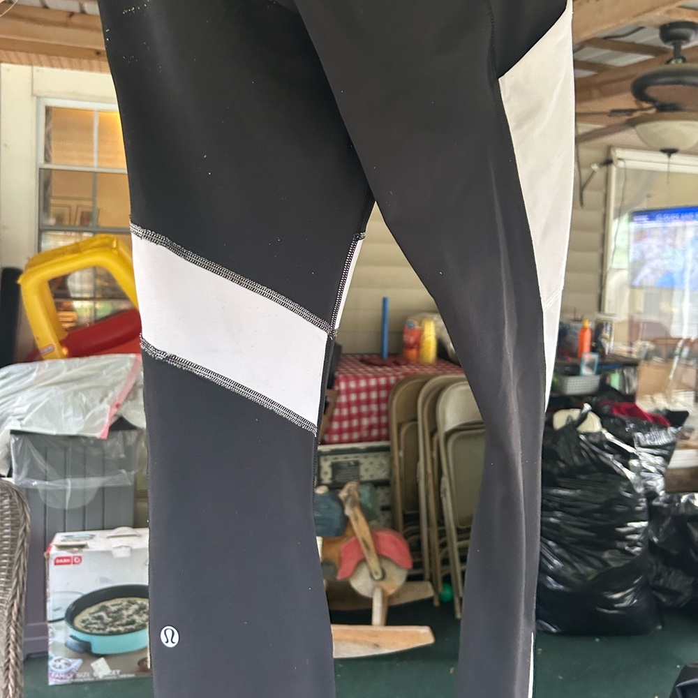 Lululemon Black and White Leggings size 0